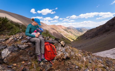 mountain_mom_hiking_breast_feeding